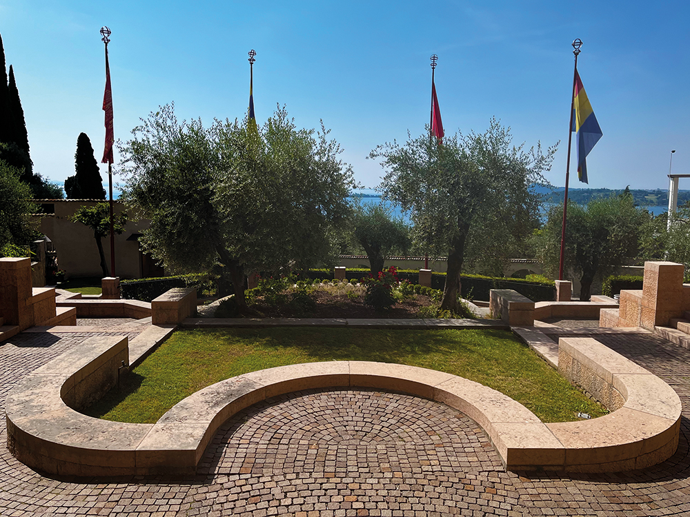 Gardone Riviera. Dai giardini del Vttoriale